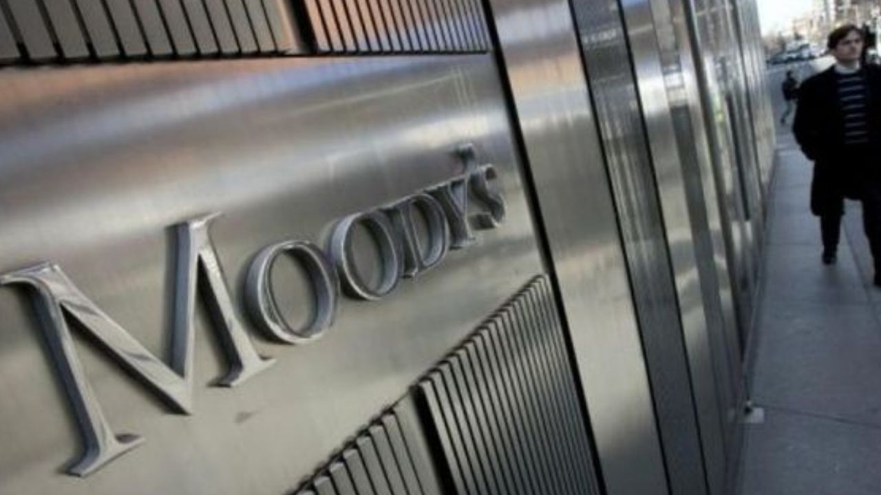 Moody’s ve con grado de inversión a México, pero preocupa Pemex y reformas