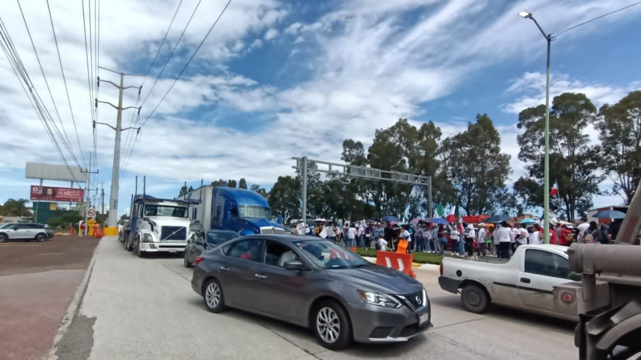 Caos en la México-Puebla por bloqueo de trabajadores del Poder Judicial