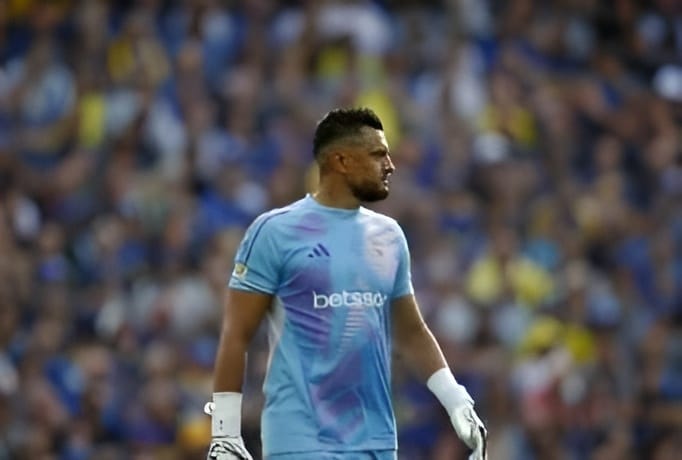 SERGIO ROMERO, SANCIONADO POR CONFRONTAR A HINCHAS