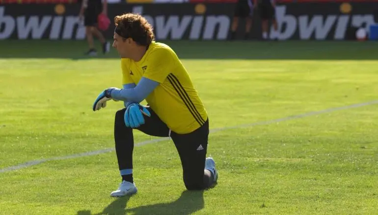 Guillermo Ochoa debuta con victoria en el futbol de Portugal