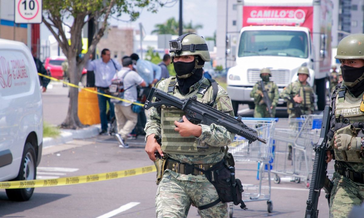 Suman 32 muertos en Sinaloa por violencia entre cárteles; dos son militares