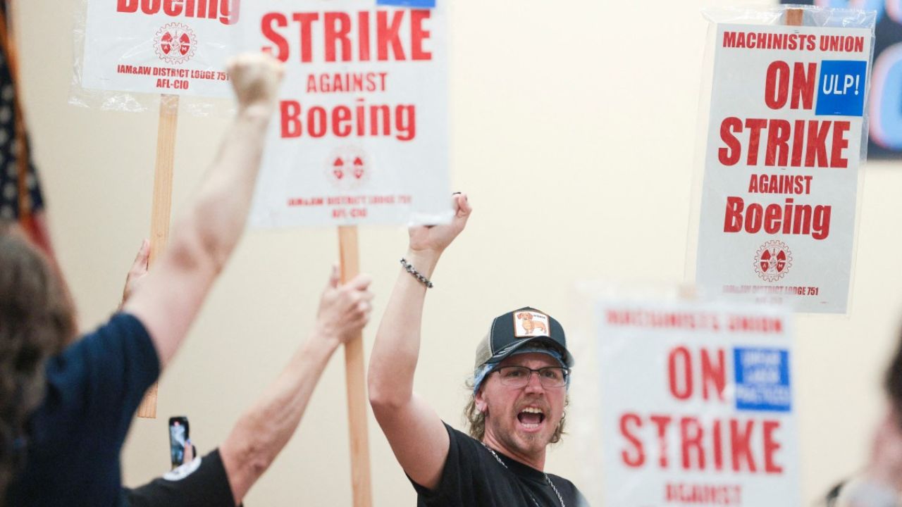 Trabajadores de Boeing inician huelga en EUA tras rechazar propuesta de la empresa