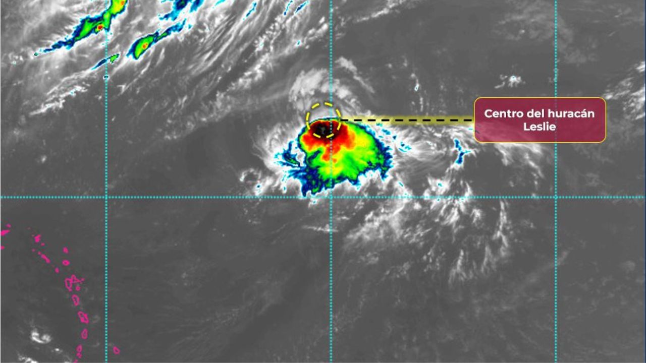 Huracán ‘Leslie’ pierde fuerza mientras se desplaza por el Atlántico