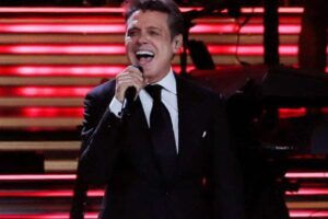 PREOCUPA LA SALUD DE LUIS MIGUEL: CANCELA SHOWS POR NEUMONÍA