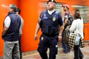 ALARMANTE TÉCNICA DE ROBO EN EL METRO: USAN A NIÑOS COMO DISTRACCIÓN