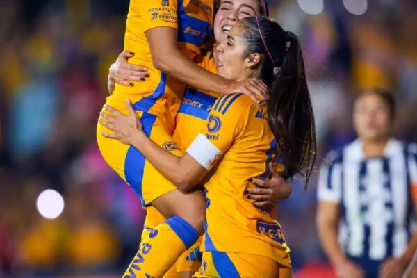 TIGRES FEMENIL DA UN PASO FIRME HACIA EL TÍTULO EN EL CLÁSICO REGIO