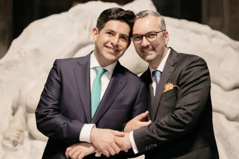 MARTÍN BORREGO RENUNCIA TRAS ESCÁNDALO POR SU BODA EN EL MUNAL