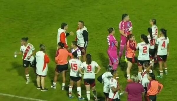 RACISTAS: JUGADORAS DE RIVER PLATE FEMENINO HACEN GESTOS DE MONO A INTEGRANTES DE GREMIO.