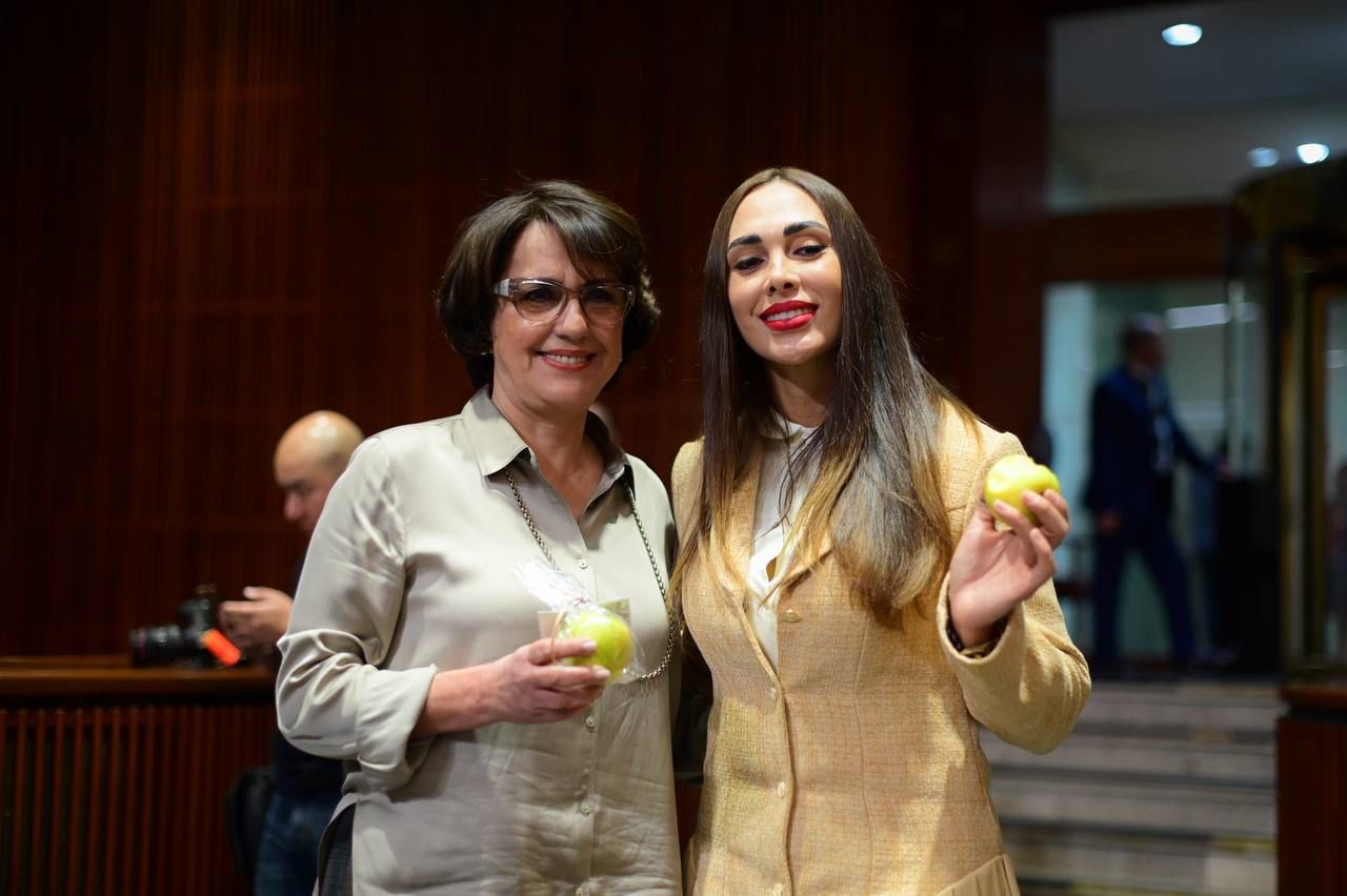 IMPULSA MACKY GONZÁLEZ HÁBITOS SALUDABLES CON FORO Y CARRERA EN LA CÁMARA DE DIPUTADOS