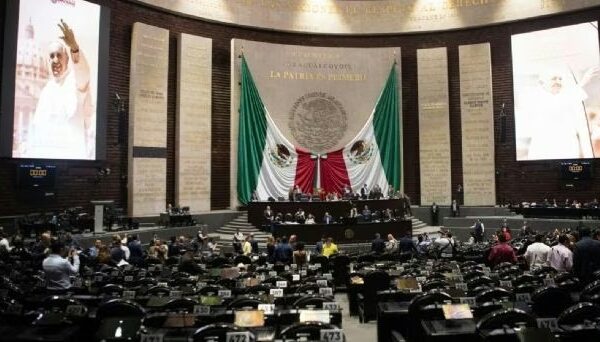 DIPUTADOS HONRAN AL PAPA FRANCISCO