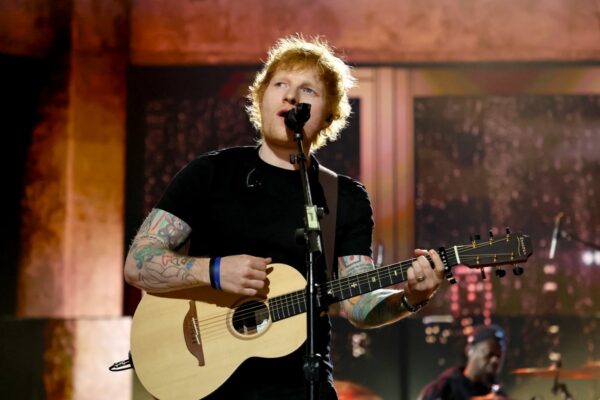 ED SHEERAN ANUNCIA PLAY: SU REGRESO AL POP LLEGA EN SEPTIEMBRE
