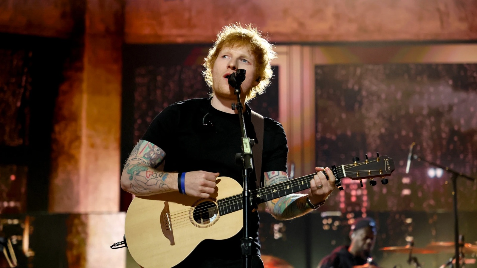ED SHEERAN ANUNCIA PLAY: SU REGRESO AL POP LLEGA EN SEPTIEMBRE