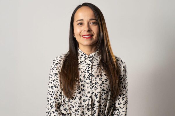 EXIGE OLIVIA AGUIRRE PISO PAREJO EN MEDIOS OFICIALES