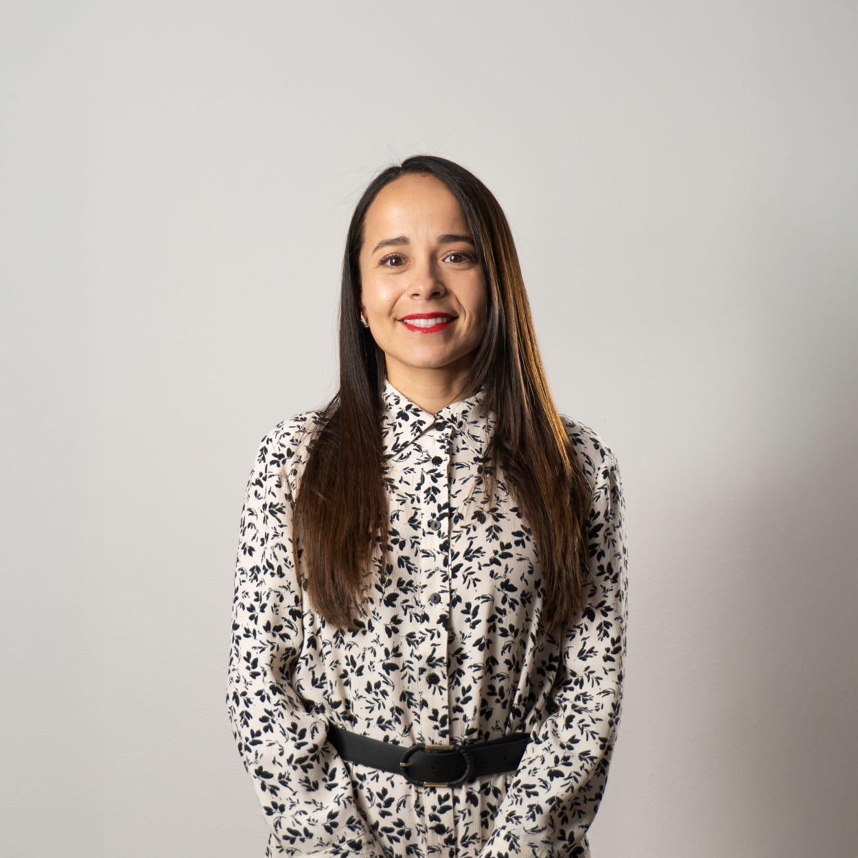 EXIGE OLIVIA AGUIRRE PISO PAREJO EN MEDIOS OFICIALES