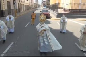 LEÓN XIV: UNA VIDA MARCADA POR LA MISIÓN Y EL DIÁLOGO
