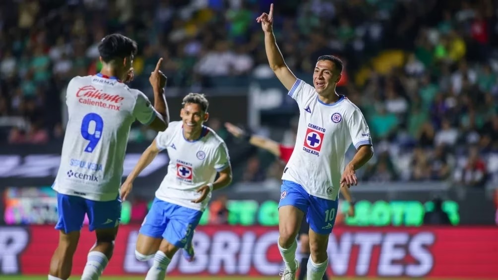 CRUZ AZUL LE GANA AL LEÓN 3-2 Y TOMA VENTAJA; NECAXA Y TIGRES NO SE HACEN DAÑO