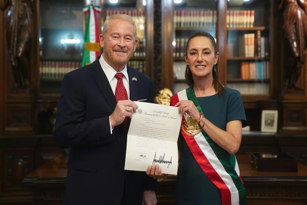 SHEINBAUM ACOGE A EMBAJADOR DE EE. UU. EN PLENA TENSIÓN BILATERAL