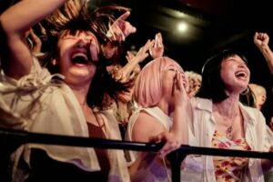 OSHIKATSU: EL FENÓMENO JAPONÉS QUE IMPULSA LA ECONOMÍA EN MEDIO DE LA CRISIS DEMOGRÁFICA