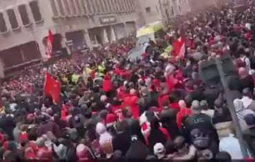 CELEBRACIÓN TERMINA EN TRAGEDIA EN LIVERPOOL