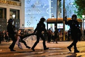 FESTEJO DEL PSG DEJA DOS MUERTOS Y MÁS DE 500 DETENIDOS EN PARÍS
