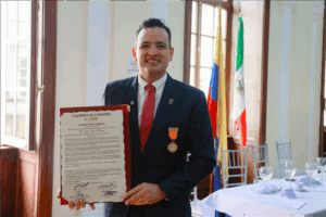 RECIBE MARCO BONILLA RECONOCIMIENTO DEL SENADO DE COLOMBIA POR POLÍTICAS PÚBLICAS FAMILIARES