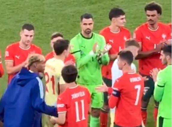 LAMINE YAMAL IGNORA SALUDO DE CRISTIANO RONALDO Y DESATA POLÉMICA