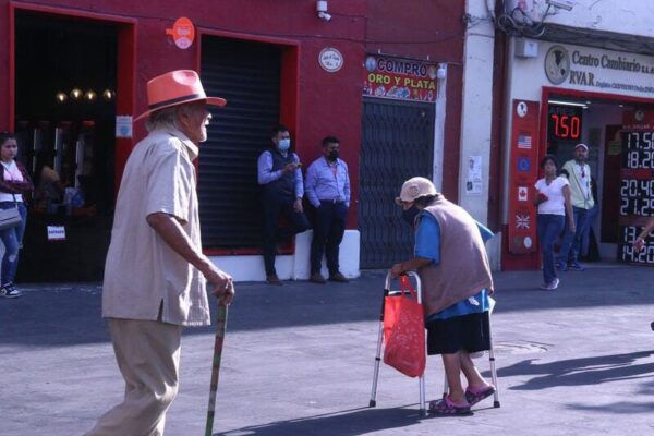 “IMPROVISAR EL CUIDADO TAMBIÉN ES VIOLENCIA”: ALEJANDRA SOLÓRZANO ALERTA SOBRE EL ABANDONO SILENCIOSO DE LOS ADULTOS MAYORES EN MÉXICO