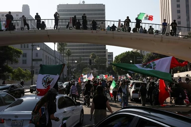 TURBA NO GOBERNARÁ EN EU: TRUMP; ICE SACUDE CAMPOS Y CALLES EN CALIFORNIA