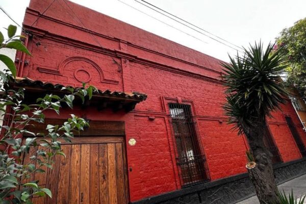 “LA CASA ROJA”: EL SECRETO DE FRIDA QUE POR FIN SE REVELA