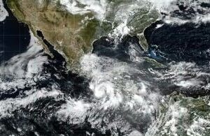 HURACÁN ERICK SE CONVIERTE EN CATEGORÍA 4; GUERRERO Y OAXACA EN ALERTA MÁXIMA