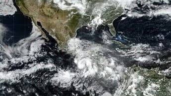 HURACÁN ERICK SE CONVIERTE EN CATEGORÍA 4; GUERRERO Y OAXACA EN ALERTA MÁXIMA