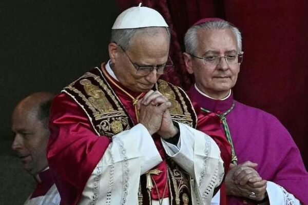 EL PAPA PIDE PAZ TRAS ATAQUES A IRÁN