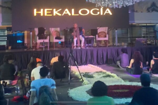 LA HEKALOGÍA DE RICARDO PONCE MUEVE MASAS EN MÉXICO