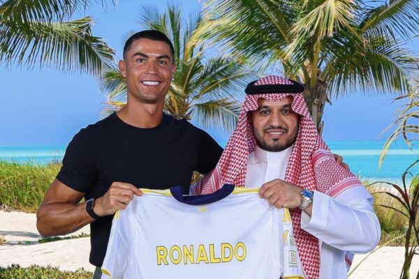 CRISTIANO RONALDO RENUEVA CON EL AL-NASSR HASTA 2027