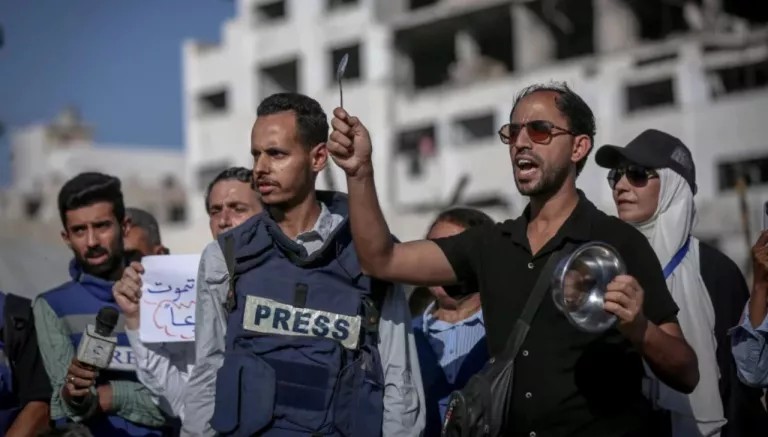 PRENSA EN GAZA: ENTRE EL HAMBRE Y LA GUERRA