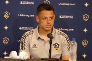 CHICHARITO PIDE PERDÓN TRAS POLÉMICA MISÓGINA Y APUESTA A APRENDER