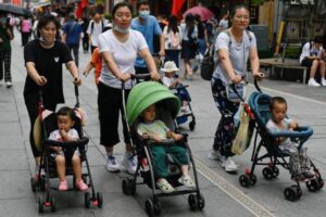 CHINA PAGA POR BEBÉS 9 MIL PESOS AL AÑO PARA INTENTAR REVERTIR SU CRISIS DEMOGRÁFICA