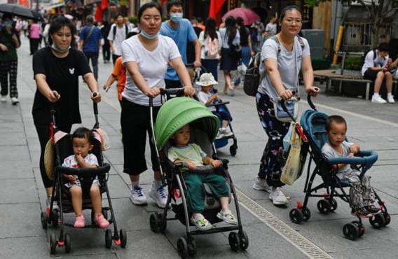 CHINA PAGA POR BEBÉS 9 MIL PESOS AL AÑO PARA INTENTAR REVERTIR SU CRISIS DEMOGRÁFICA