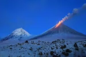 VOLCÁN ACTIVO Y SISMOS SACUDEN EL PACÍFICO