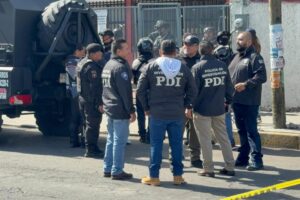 DRAMA EN IGLESIA DE LA GAM; ABATEN A HOMBRE ARMADO TRAS TOMAR REHÉN