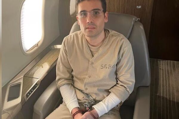 OVIDIO, HIJO DE EL CHAPO,  SE RINDE EN CHICAGO; NY LE RETIRA CARGOS