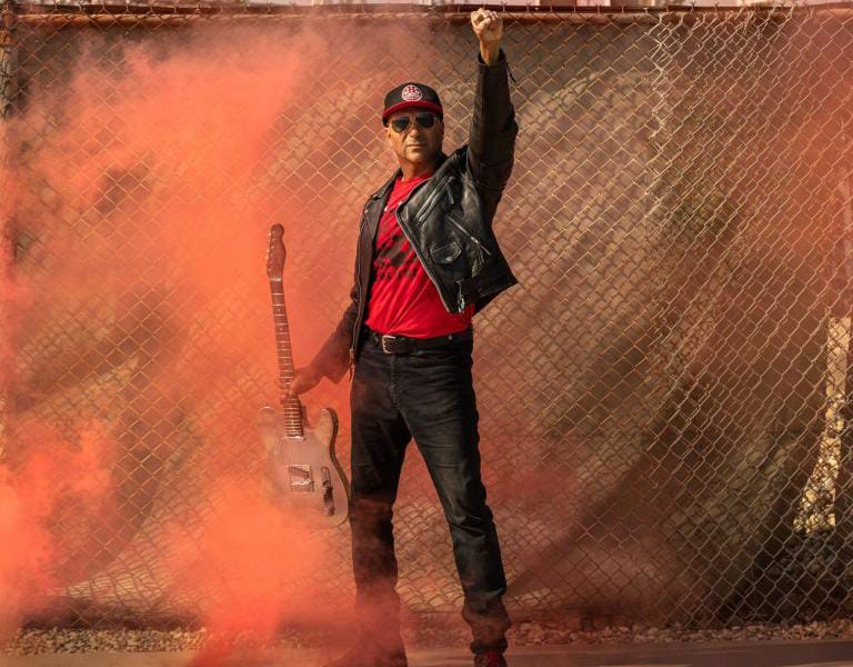 TOM MORELLO LANZA HIMNO MIGRANTE: PRETEND YOU REMEMBER ME