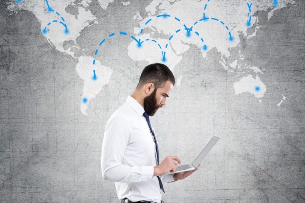 LIDERAR EN UN MUNDO INTERCONECTADO: EL VALOR DE ESTUDIAR UN POSGRADO HOY