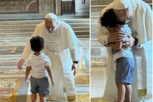 EL ABRAZO DE UN NIÑO ROMPIÓ CON TODO EL PROTOCOLO EN EL VATICANO