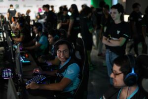 LA ESCUELA INVISIBLE: DISCIPLINA, PERSEVERANCIA Y GESTIÓN DEL TIEMPO EN LOS GAMERS