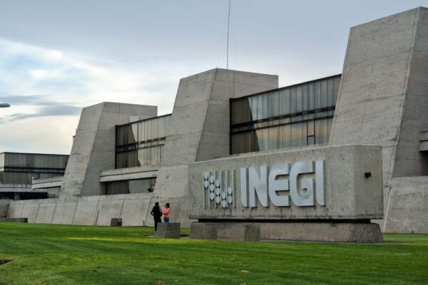 3 de cada 10 mexicanos vivió en pobreza en 2024; el indicador bajó 17.7% en dos años