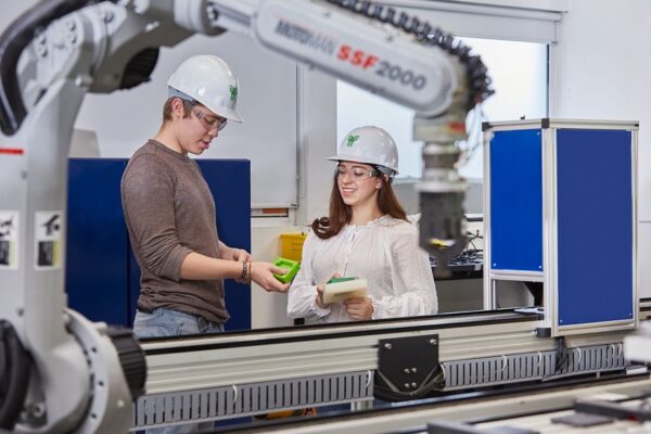 Nearshoring impulsa demanda de talento en comercio internacional