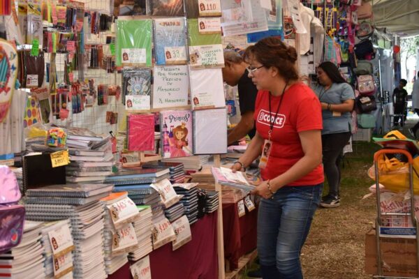 Regreso a clases 2025: cómo ahorrar (de verdad) hasta 50% en útiles y uniformes