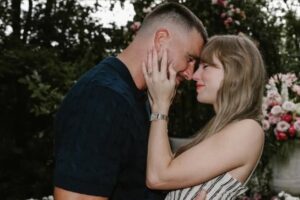 La “profecía” que Taylor Swift cumplió al comprometerse con Travis Kelce: del jardín de Lover al número 13