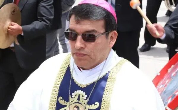 Papa León XIV acepta renuncia de obispo peruano acusado de mala conducta y desvío de fondos